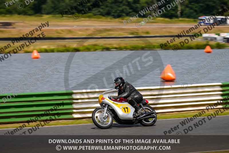 Vintage motorcycle club;eventdigitalimages;mallory park;mallory park trackday photographs;no limits trackdays;peter wileman photography;trackday digital images;trackday photos;vmcc festival 1000 bikes photographs